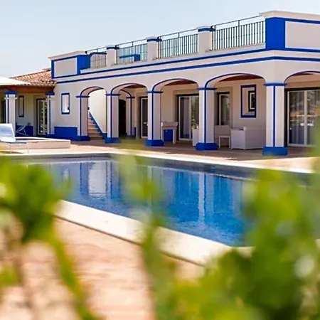 فيلة Sleeps 8 Pool Air Con Wifi *