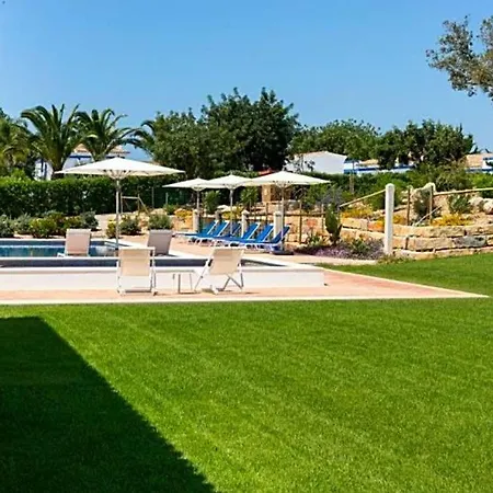 Sleeps 8 Pool Air Con Wifi فيلة
